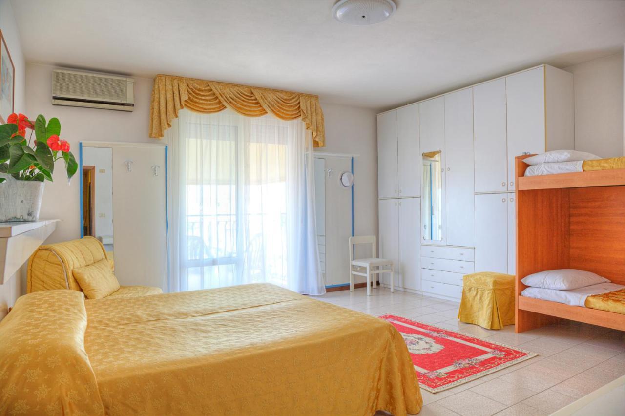 Hotel Panama Lido di Jesolo Bagian luar foto
