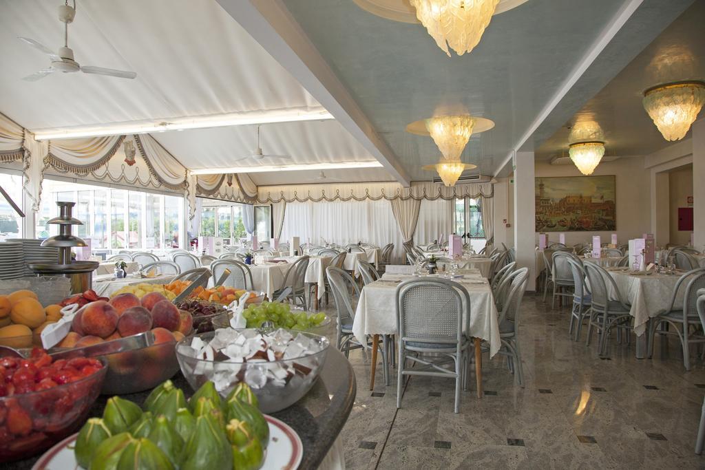 Hotel Panama Lido di Jesolo Bagian luar foto