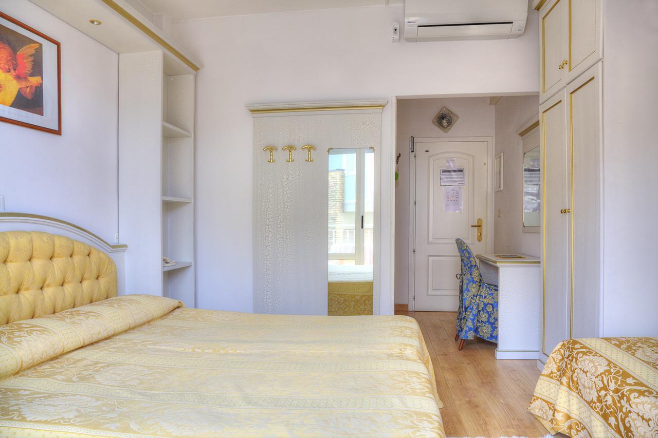 Hotel Panama Lido di Jesolo Bagian luar foto