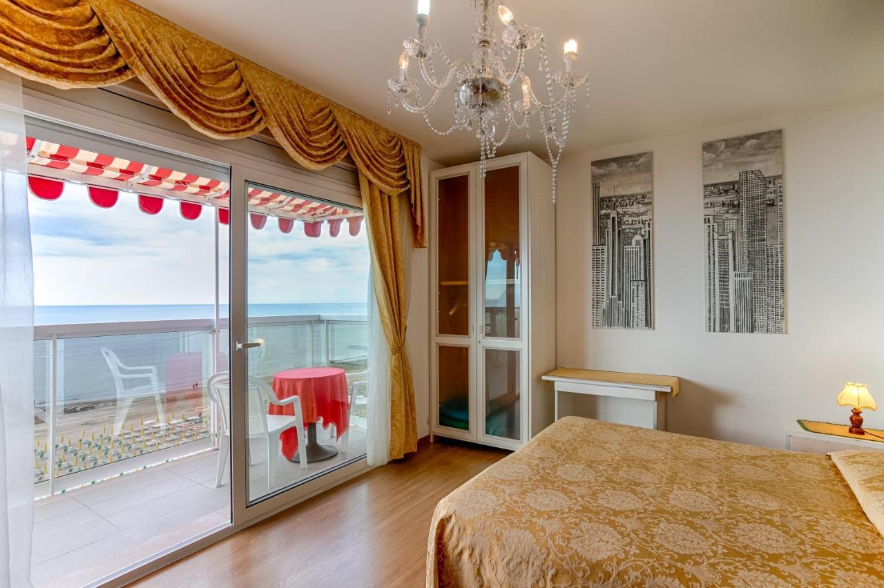Hotel Panama Lido di Jesolo Bagian luar foto