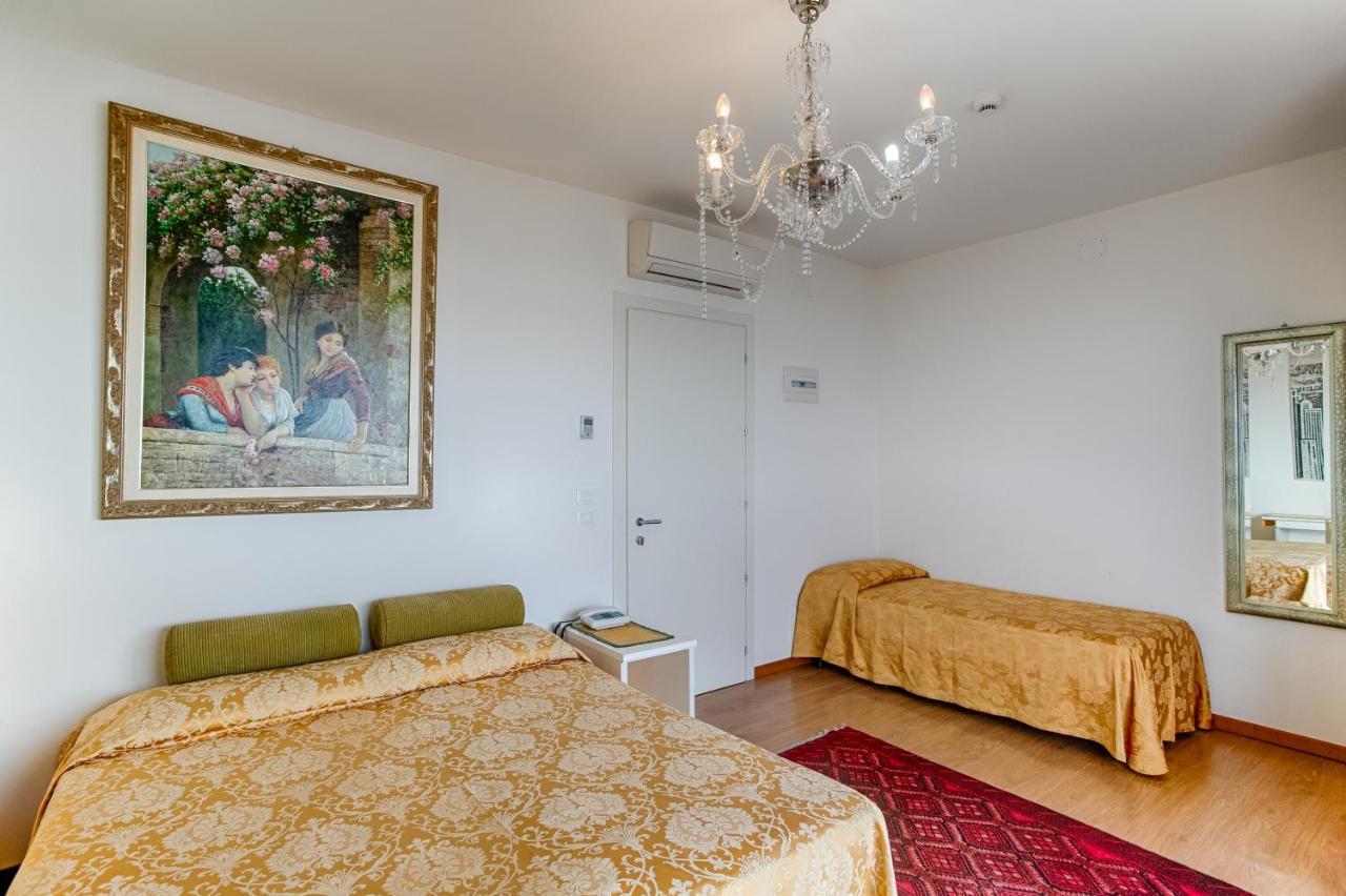 Hotel Panama Lido di Jesolo Bagian luar foto