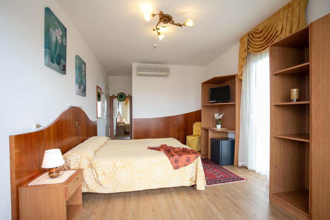 Hotel Panama Lido di Jesolo Bagian luar foto