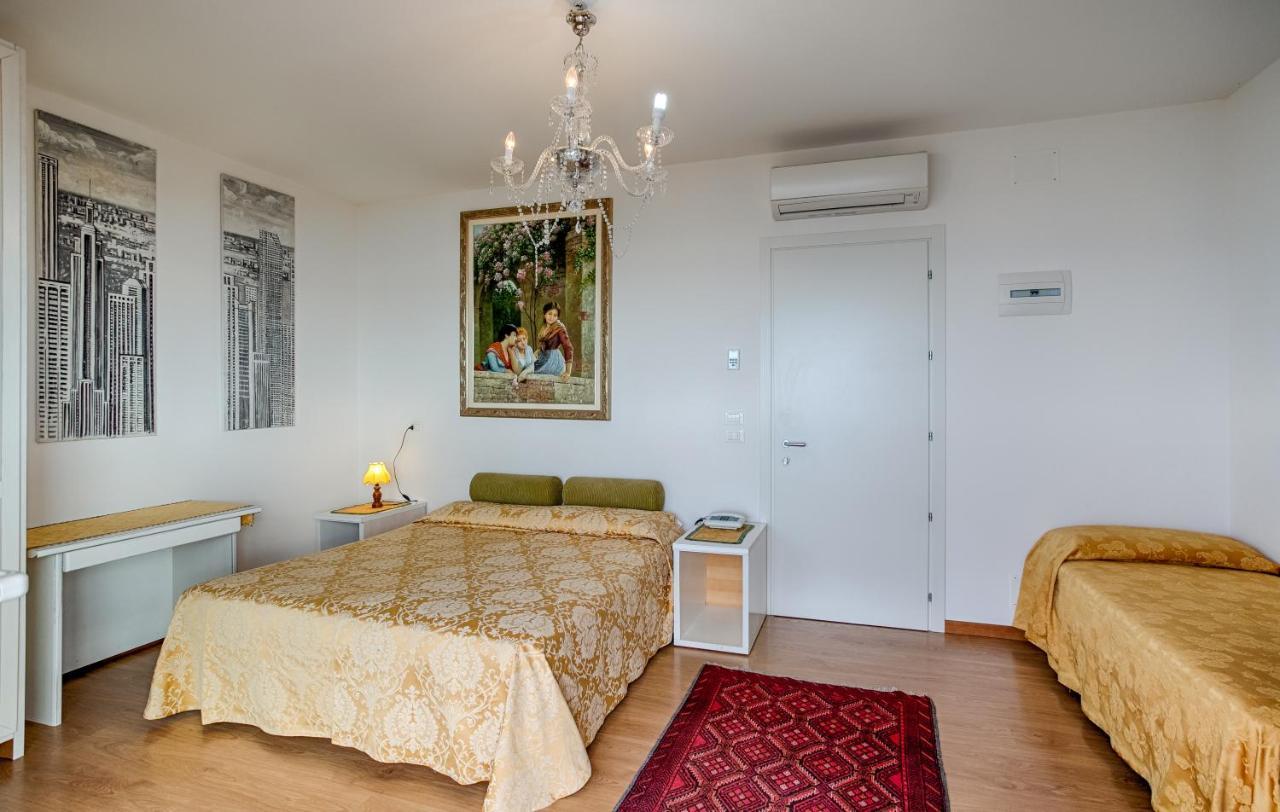 Hotel Panama Lido di Jesolo Bagian luar foto