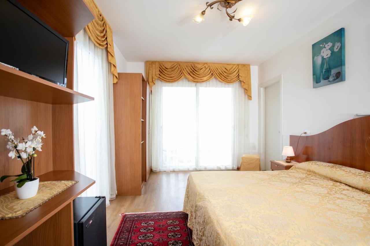Hotel Panama Lido di Jesolo Bagian luar foto