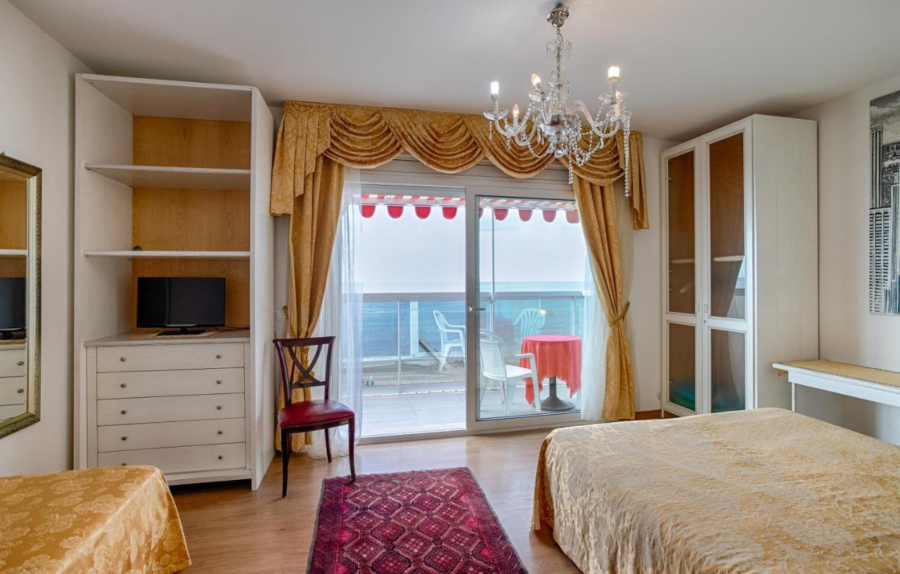Hotel Panama Lido di Jesolo Bagian luar foto